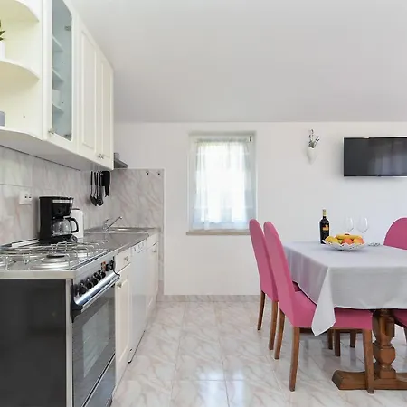 Apartment Emil 596 *